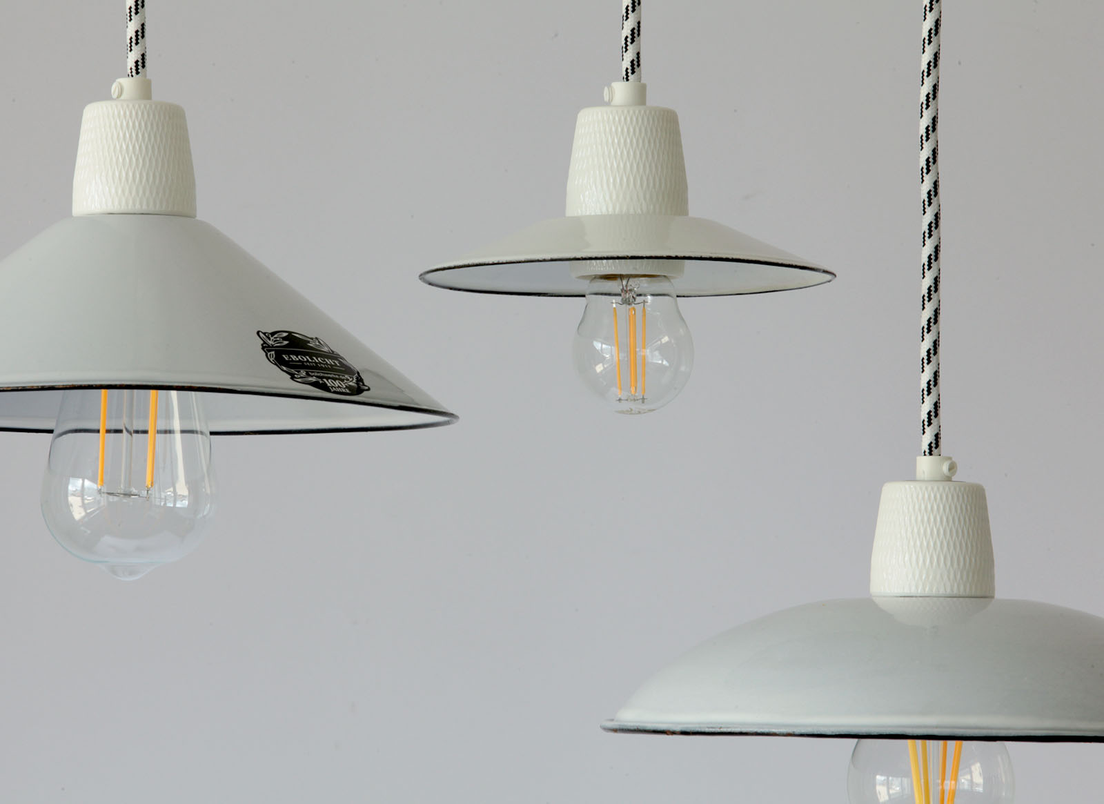 Pendants with Antique Enamel Shades: Pendant Lamp Bonn 150 mm: Die Leuchte macht auch in Kombination mit anderen antiken Schirm-Hängeleuchten von Bolich eine gute Figur