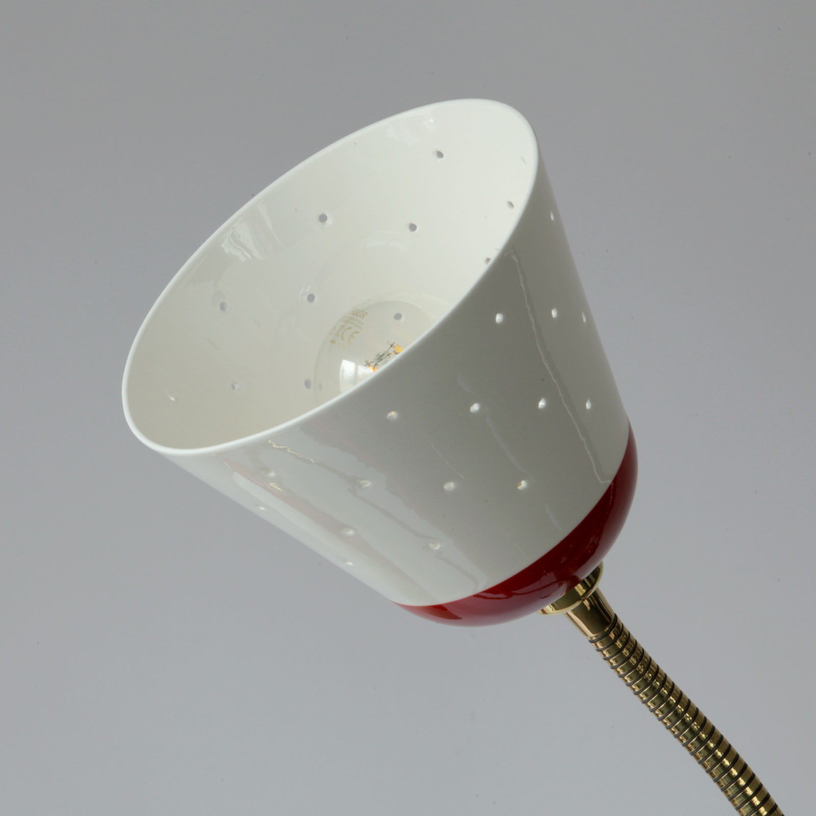Doppel-Stehleuchte ALMA im Mid Century-Chic mit perforierten Keramik-Schirmen, Bild 4