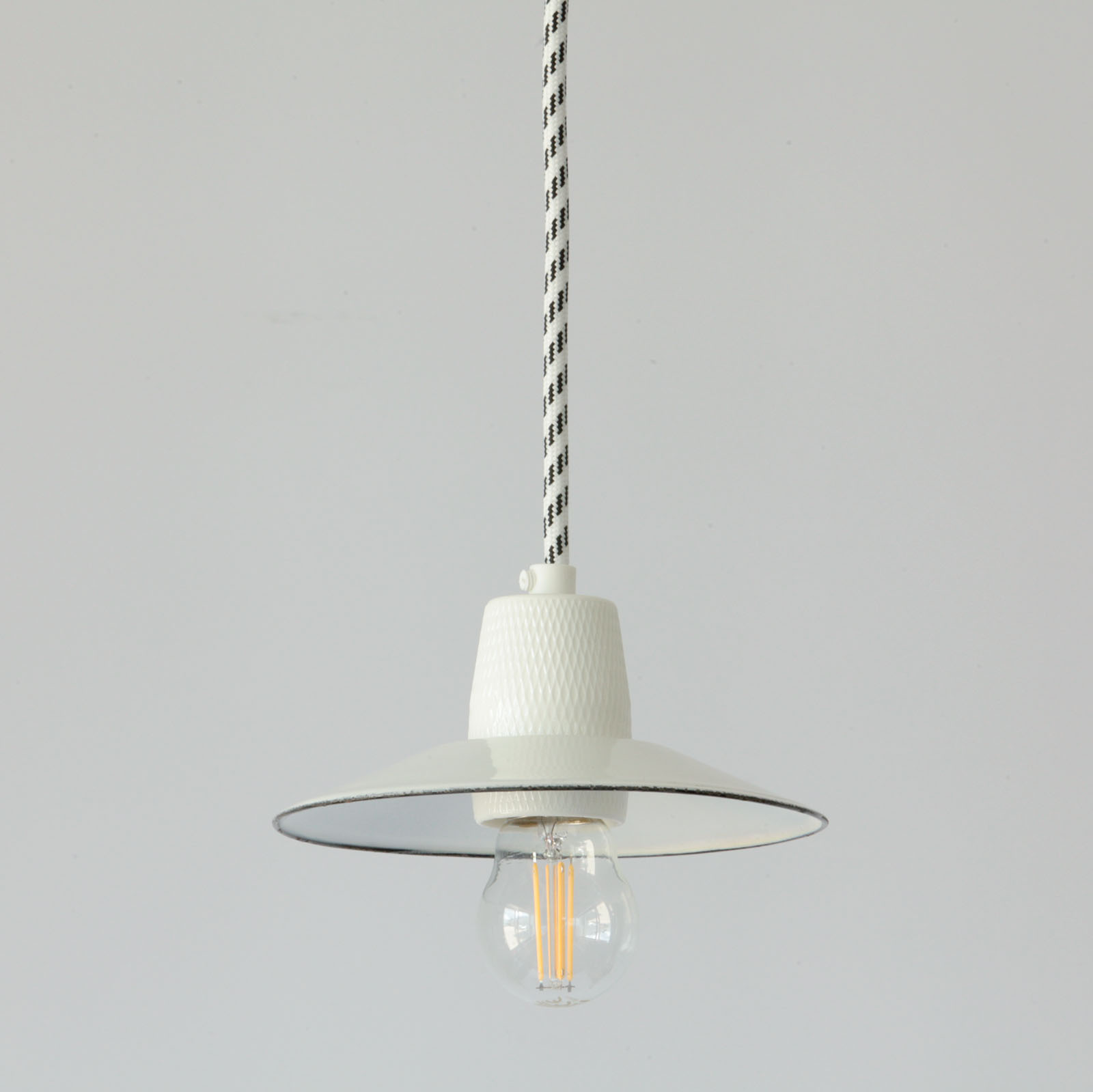 Pendants with Antique Enamel Shades: Pendant Lamp Bonn 150 mm, Fig. 2