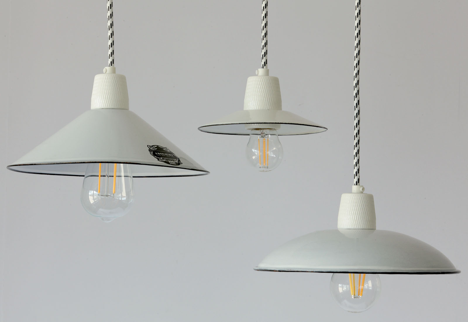 Pendants with Antique Enamel Shades: Pendant Lamp Borken 240 mm: Hier in Kombination mit den ebenfalls antiken Modellen Bonn und Mainz