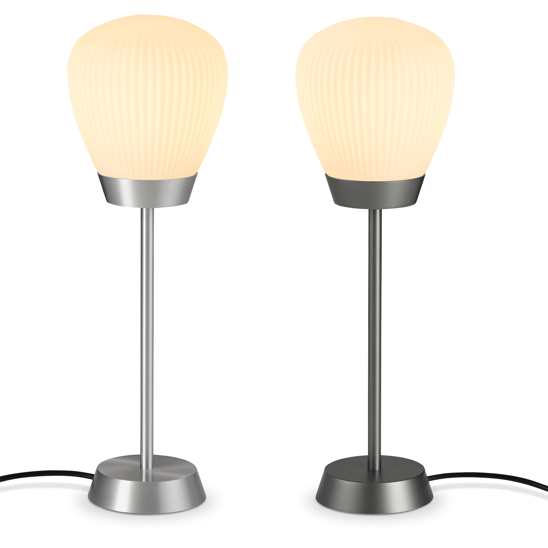 Art Déco table lamp PLISSEE T1 with frosted glass shade: Links abgebildet in Aluminium matt, rechts in Platin